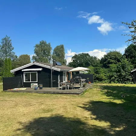 Holiday home Family With Large Garden Near Hesselo Bay