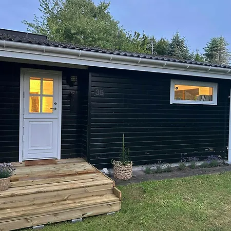 Holiday home Family With Large Garden Near Hesselo Bay Tjorneholm